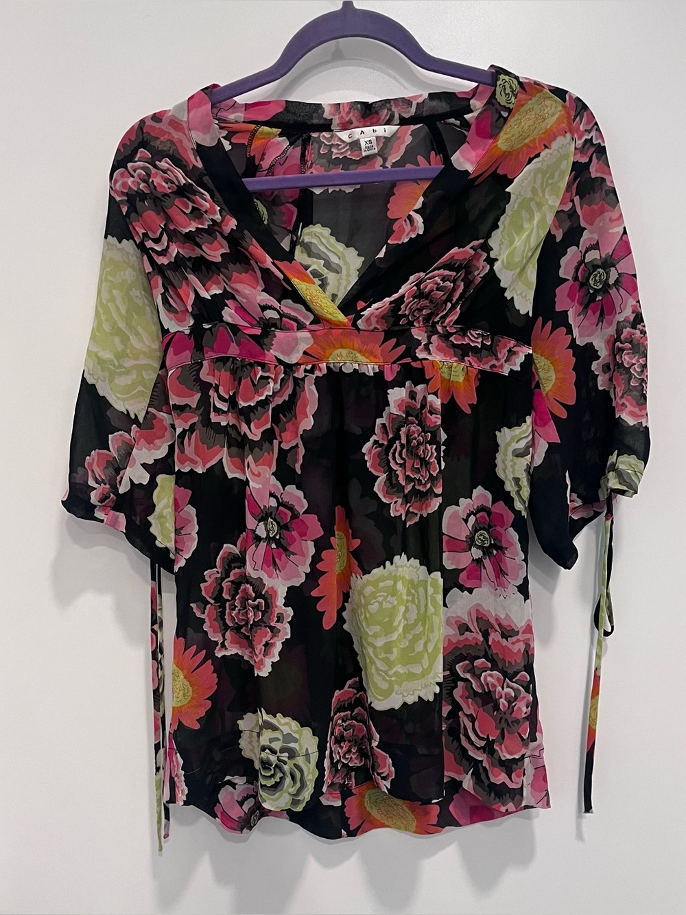 Cabi Black Pink Gemini Floral Sheer Tunic Top XS Blouse Cute Flowers 400 V-Neck